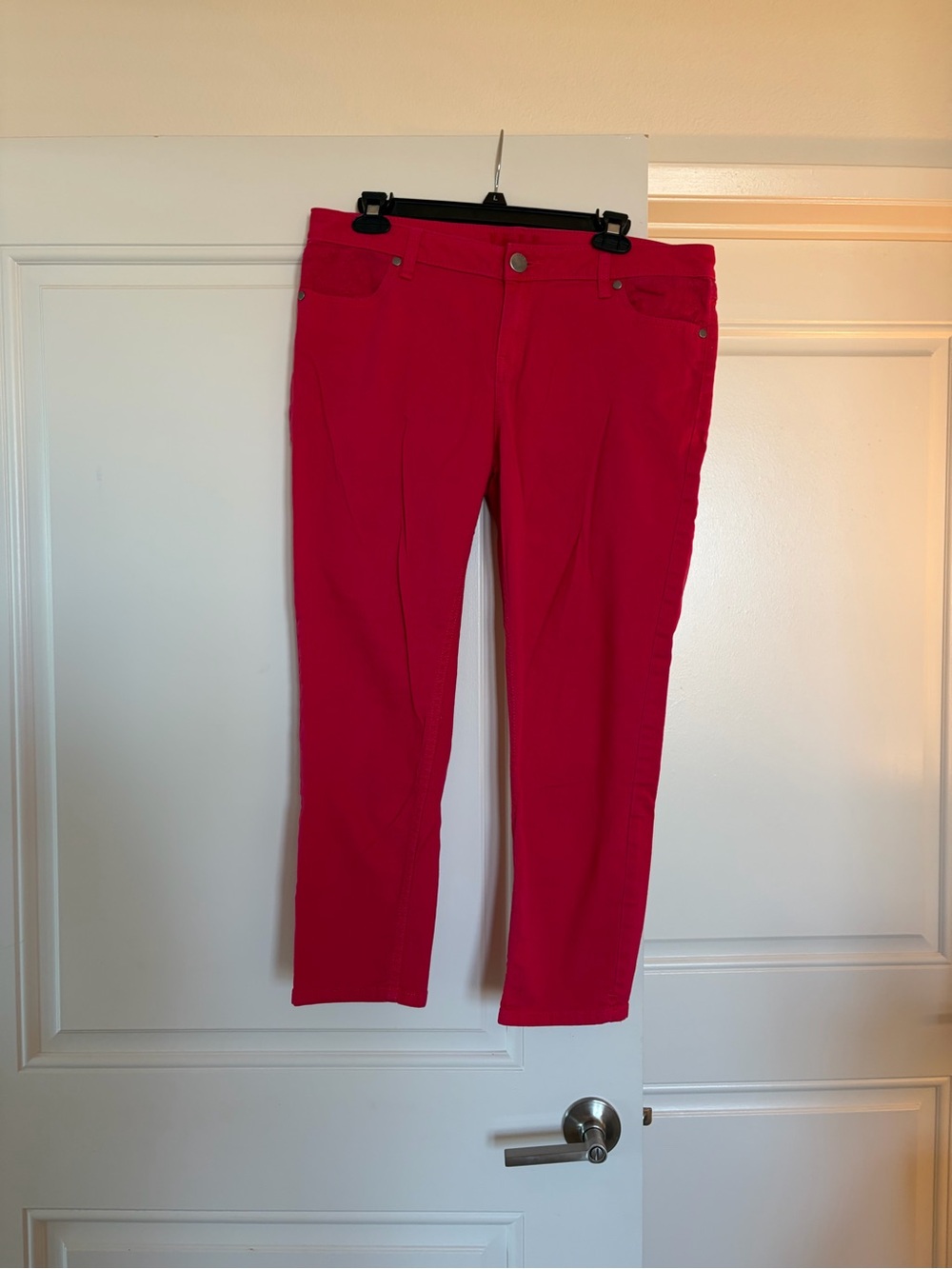 Women’s Ankle/cropped sz 12 bright pink Elle Paris jeans